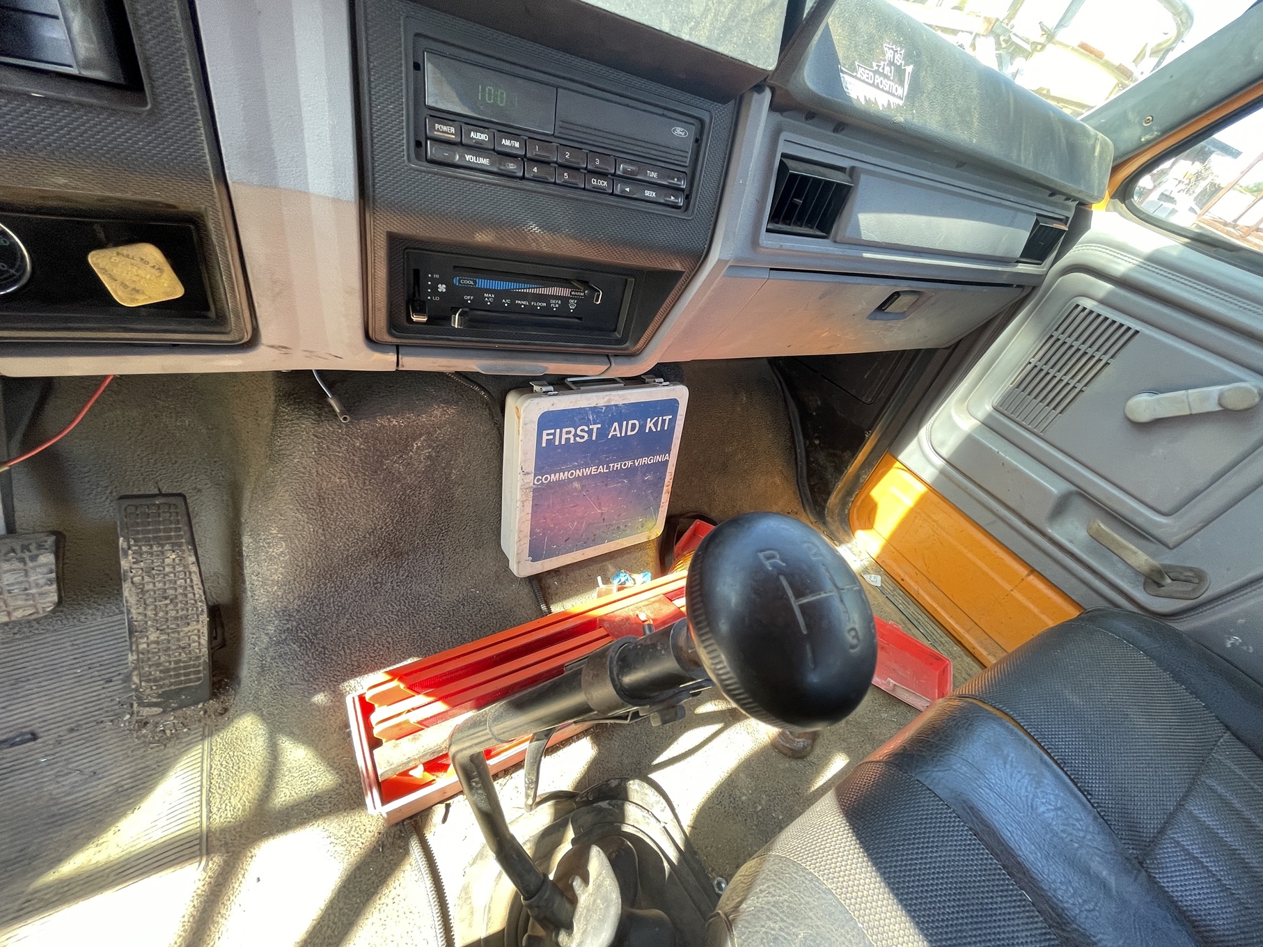 1995 FORD F800 Attenuator Truck - Image 13